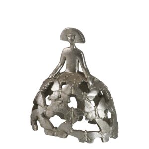 Figura menina resina plateada 14x9x16 cm