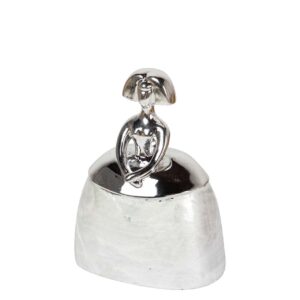 Figura menina resina plateada 13x9x17 cm